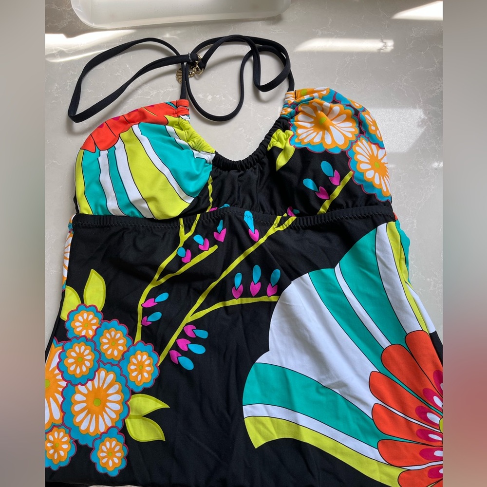 Trina Turk swimsuit tankini top only size 6 never worn
